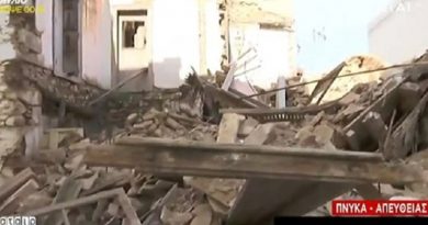 انهيار منزل مهجور في وسط أثينا دون اصابات - فيديو
