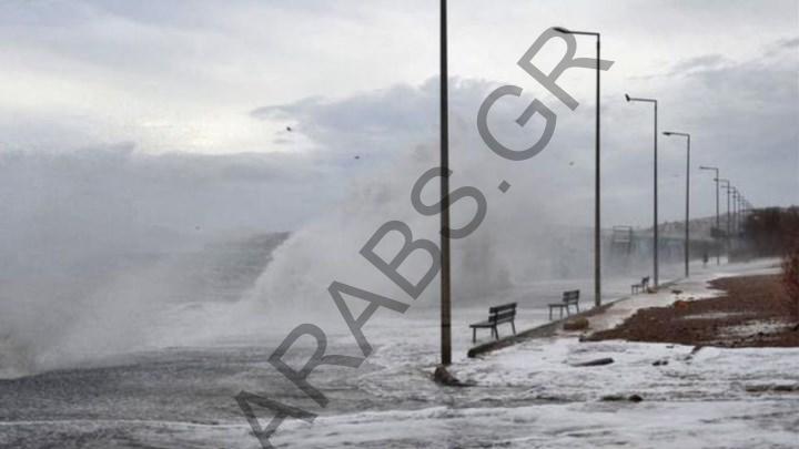 الطقس السيئ يصيب موانئ اليونان بالشلل