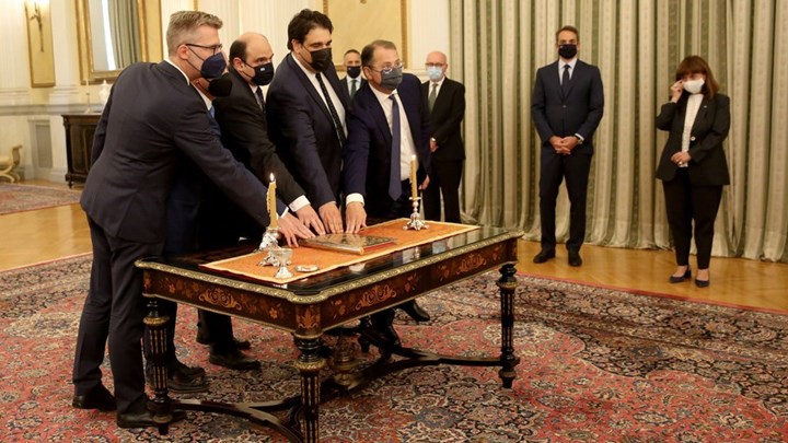 اليمين الدستورية