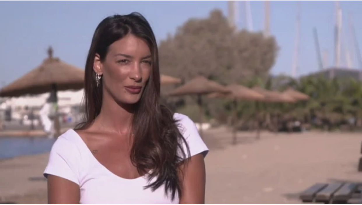 عارضة أزياء