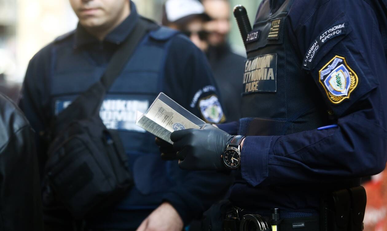 الضباط الفاسدين