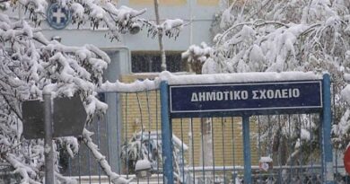 إغلاق المدارس في أثينا