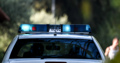 السلطات اليونانية