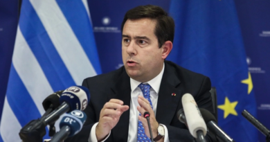 وزير الهجرة اليوناني