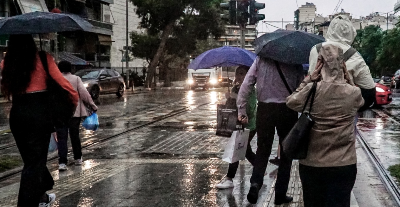 عواصف شديدة و رياح قويه يوم الاثنين - الطقس في أتيكا