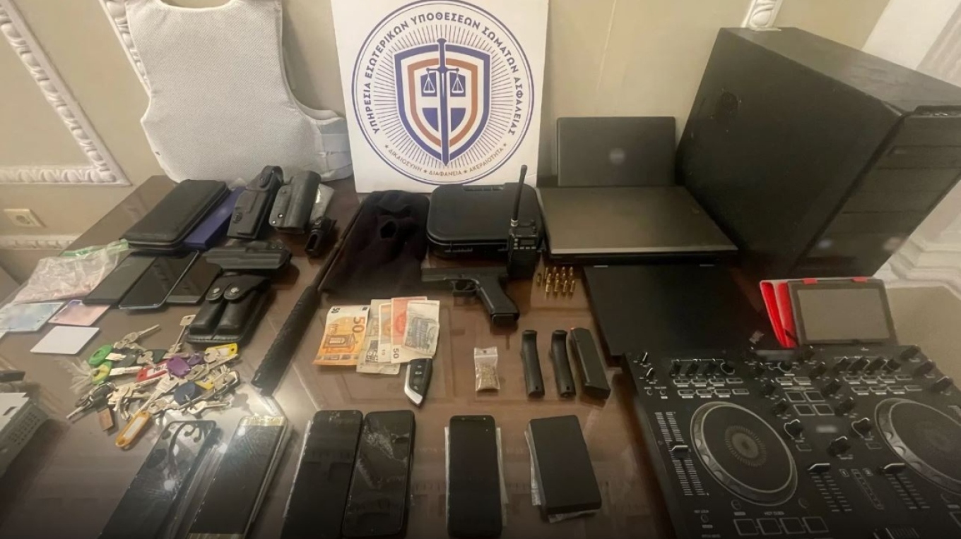 ELAS: تم القبض على ضابط شرطة لمشاركته في عصابة كانت تقوم بإخلاء المنازل