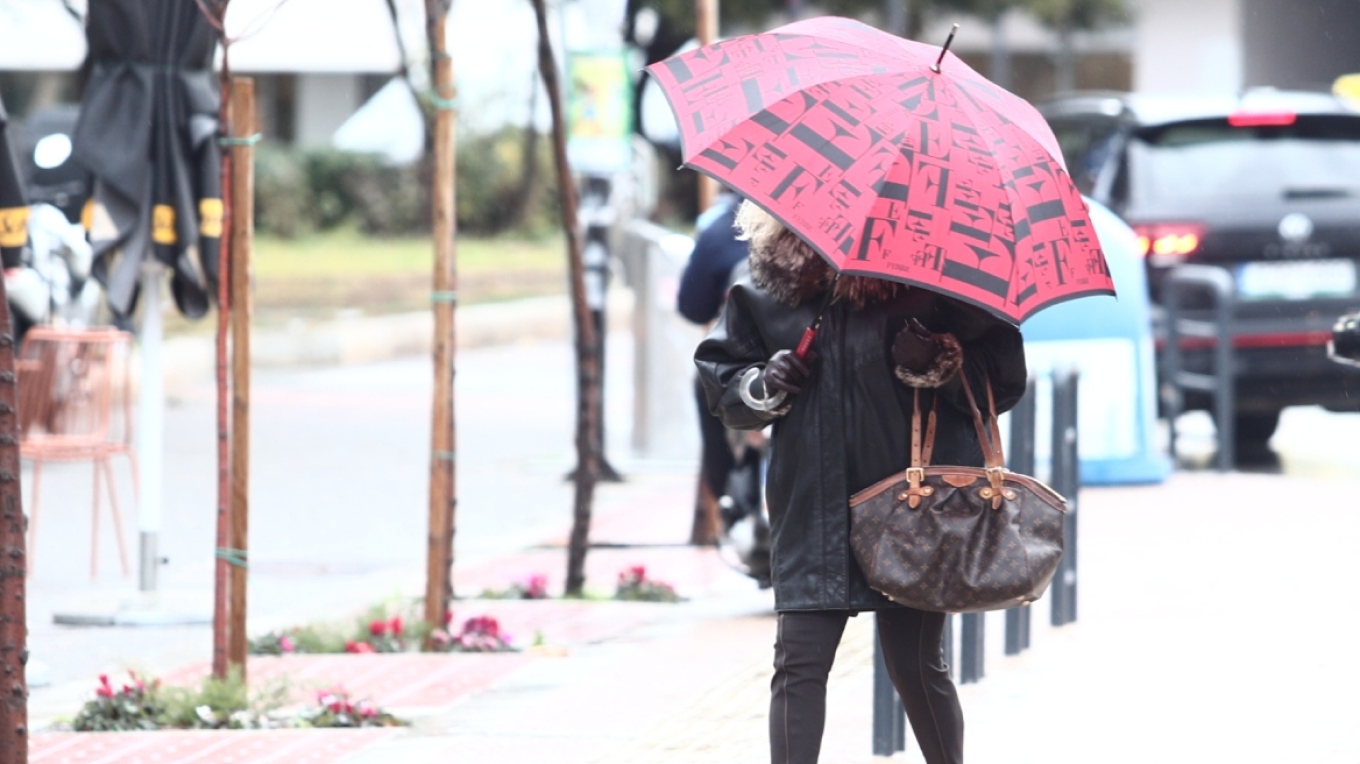 الطقس: من شمال إيطاليا الطقس السيئ مع مزيج من الأمطار و الغبار