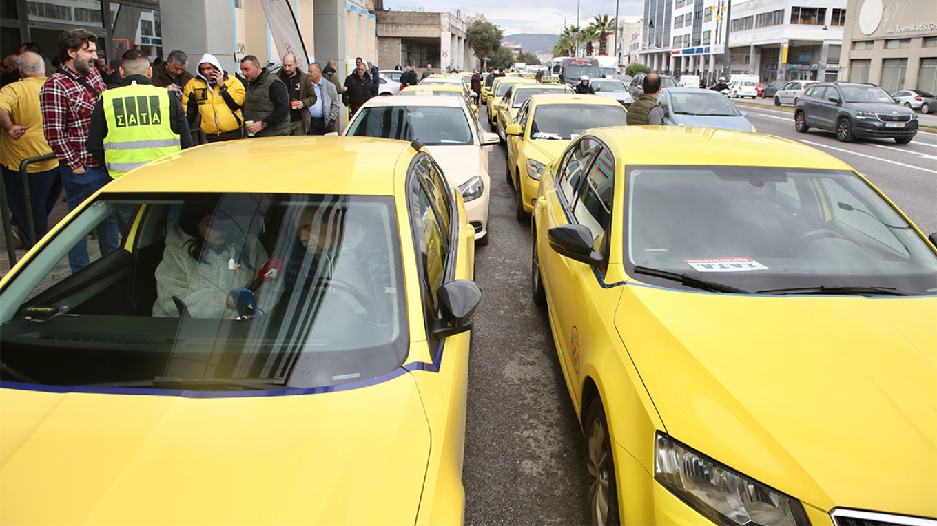 إضراب: لن تعمل سيارات الاجرة لمدة ٤٨ ساعة في أثينا بسبب المسيرة الاحتجاجية