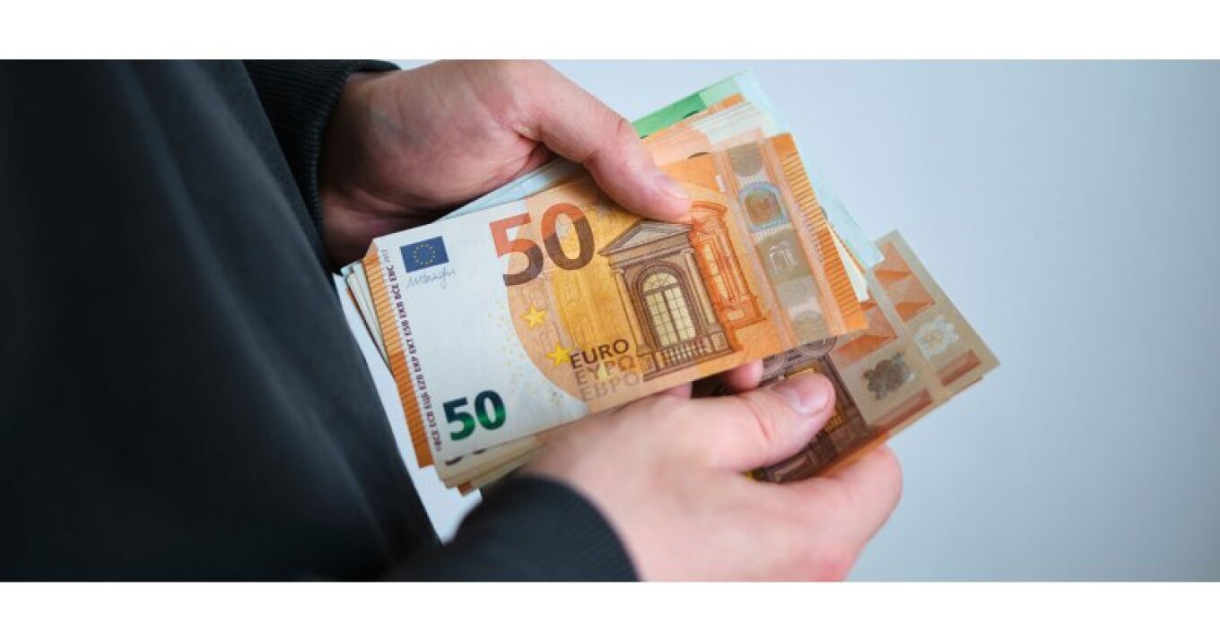 كوس: أحد سكان الجزيرة كان ضحية الاحتيال في المعاشات التقاعدية