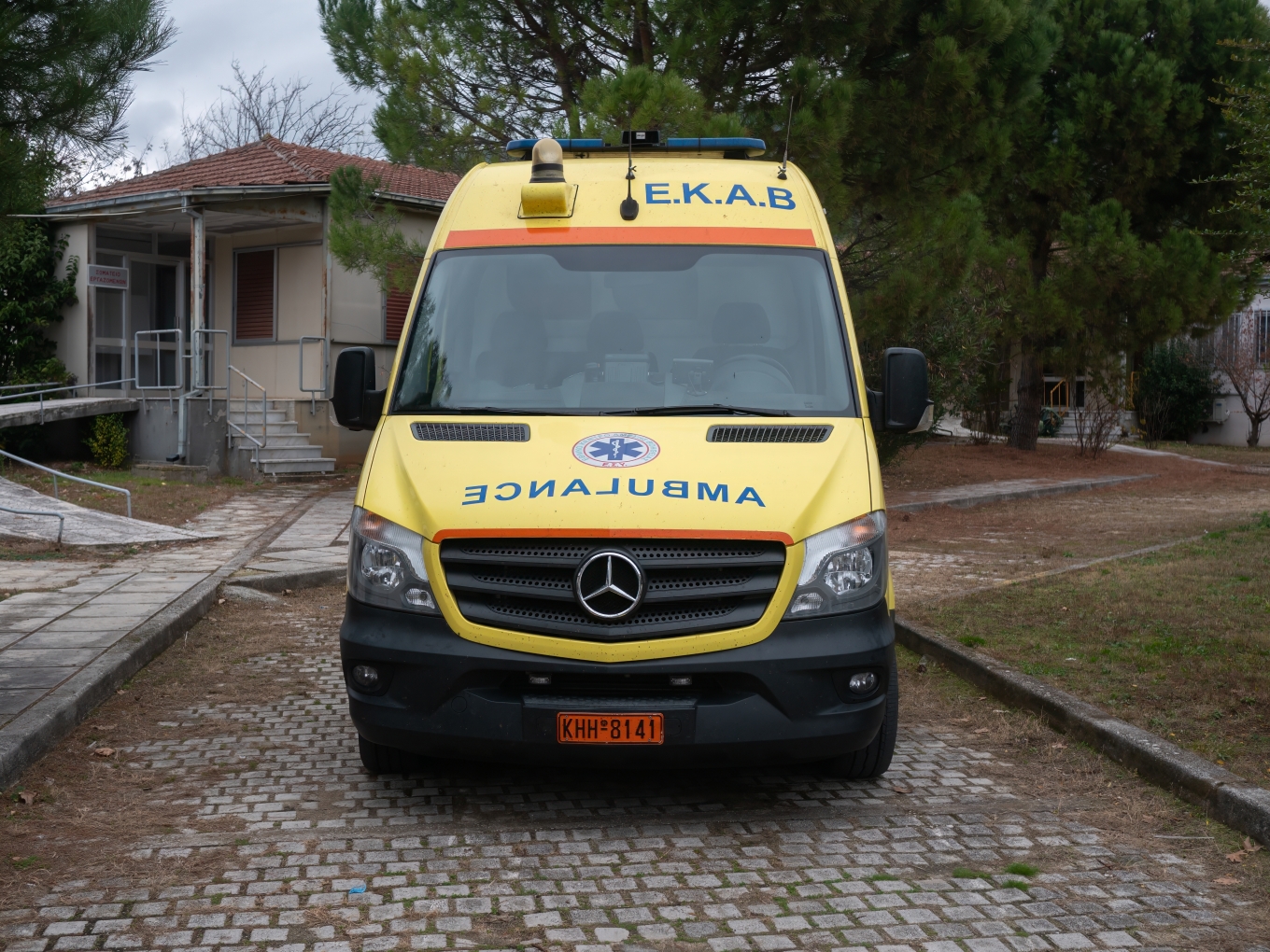 تم العثور على رجل يبلغ من العمر ٧٠ عاما ميتا داخل سيارته في كوزاني