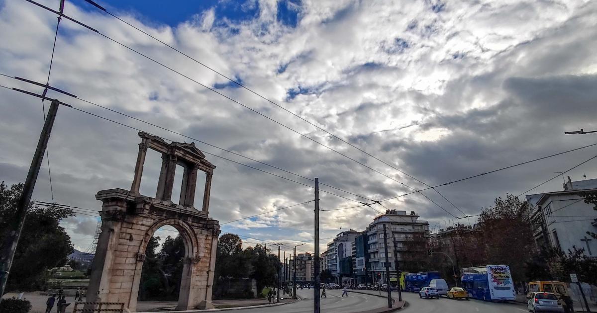 الطقس صافيا اليوم بشكل عام في معظم أنحاء البلاد