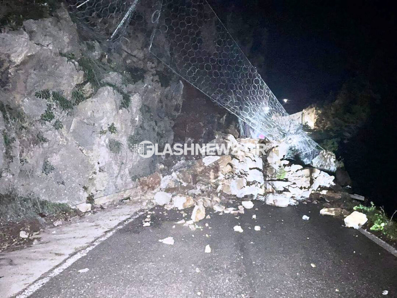 اضطراب في مدينة ريثيمنون: سقوط قطعة كبيرة من الجبل و تدمير جزء من الطريق