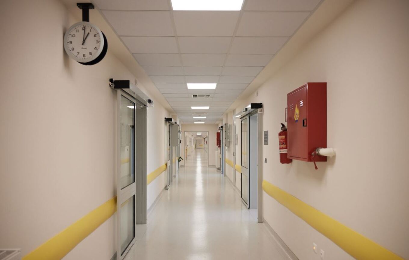 أطباء مستشفى "إيفانجليسموس" يتوقون عن العمل من الساعه ١ ظهرا حتي ٣ عصرا و يتظاهرون