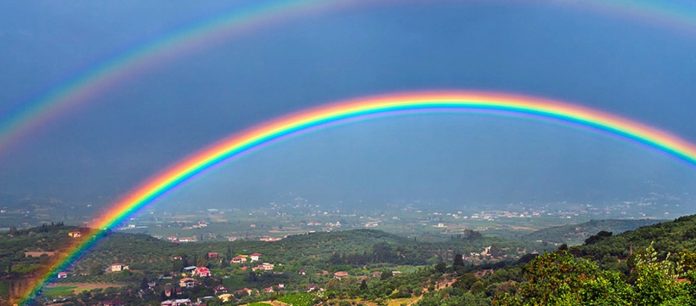 ظهور قوس قزح مزدوج في سماء ليسفوس