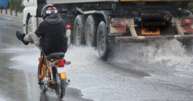 تم إعاقة حركة المرور في شارع بوسيدونوس المؤدي إلى بيرايوس بسبب تراكم المياه