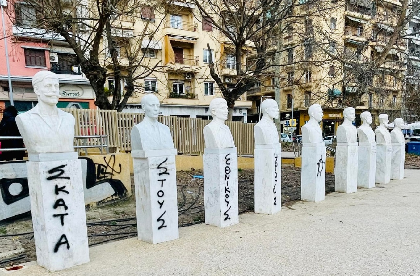 سالونيكي: مجهولون يشوهون التماثيل للمحاربين المقدونيين