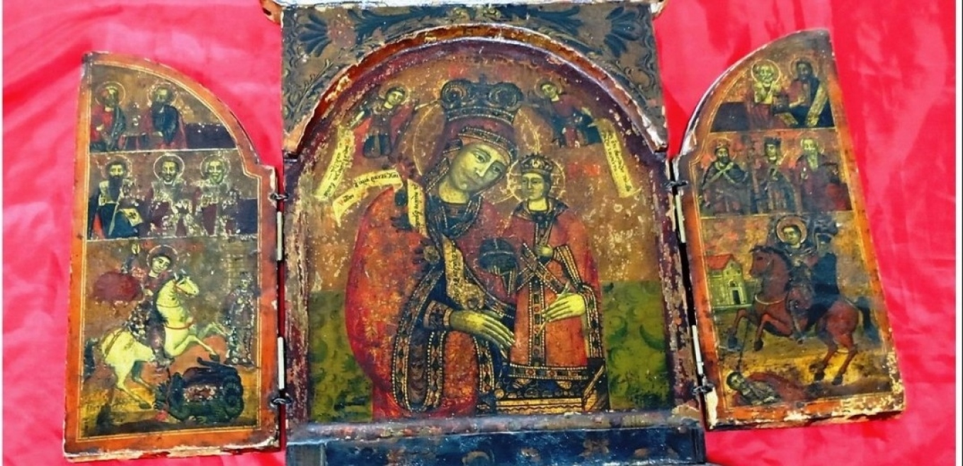 القبض على أحد الأثريين بعد العثور على صور ثمينه و خاتم بيزنطي و عملات معدنية في منزله