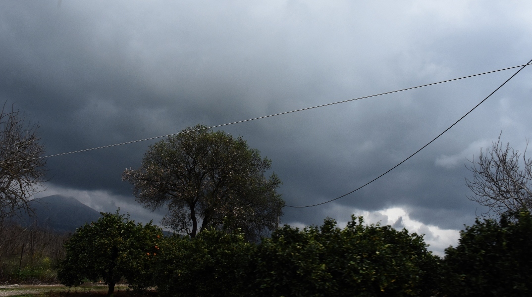 الطقس ممطراً اليوم الأحد مع انخفاض في درجات الحراره