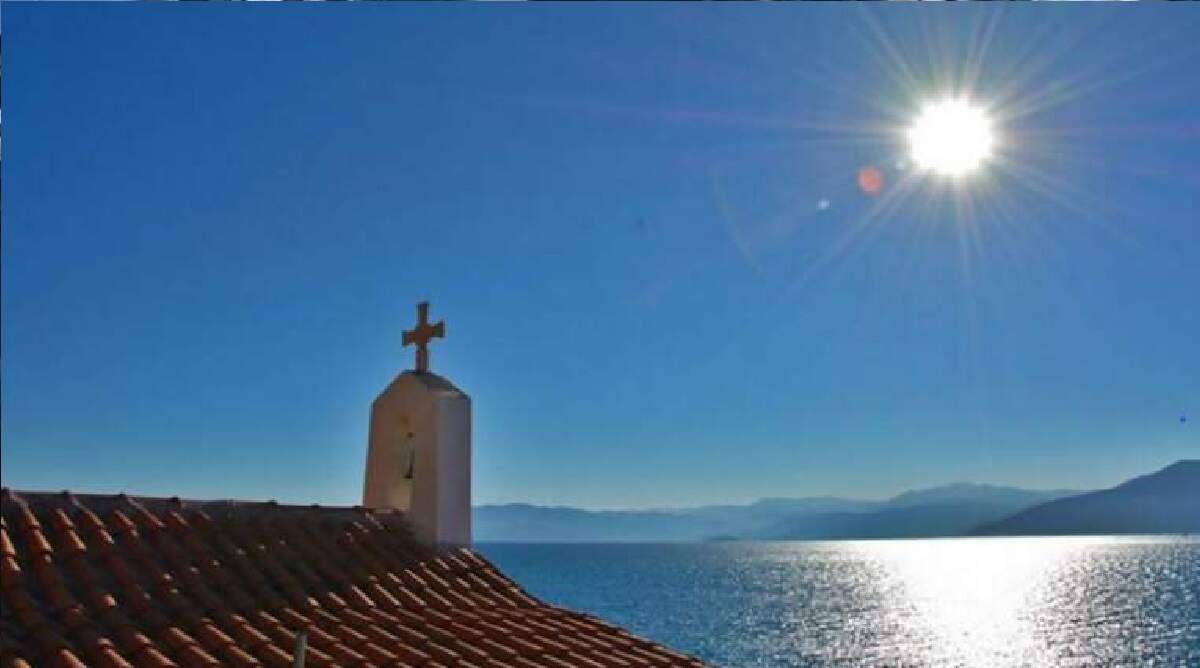 طقس اليوم الأربعاء صافياً مع ظهور بعض السحب