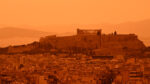 الضباب الأحمر و الغبار الأفريقي يغطي أتيكا