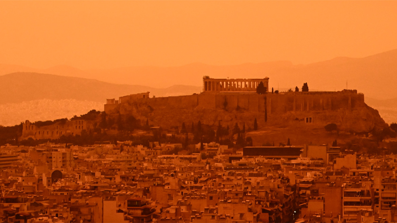 الضباب الأحمر و الغبار الأفريقي يغطي أتيكا