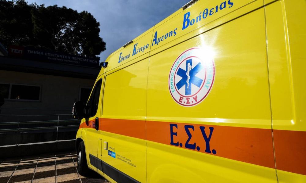 لاريسا: تصادم ثلاث سيارات - تم نقل امرأتين إلى المستشفى