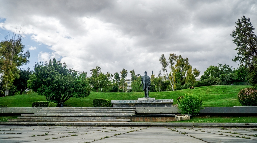 طقس غائم و خبراء الأرصاد الجوية يتوقعون انخفاض في درجات الحراره اعتبارا من الغد