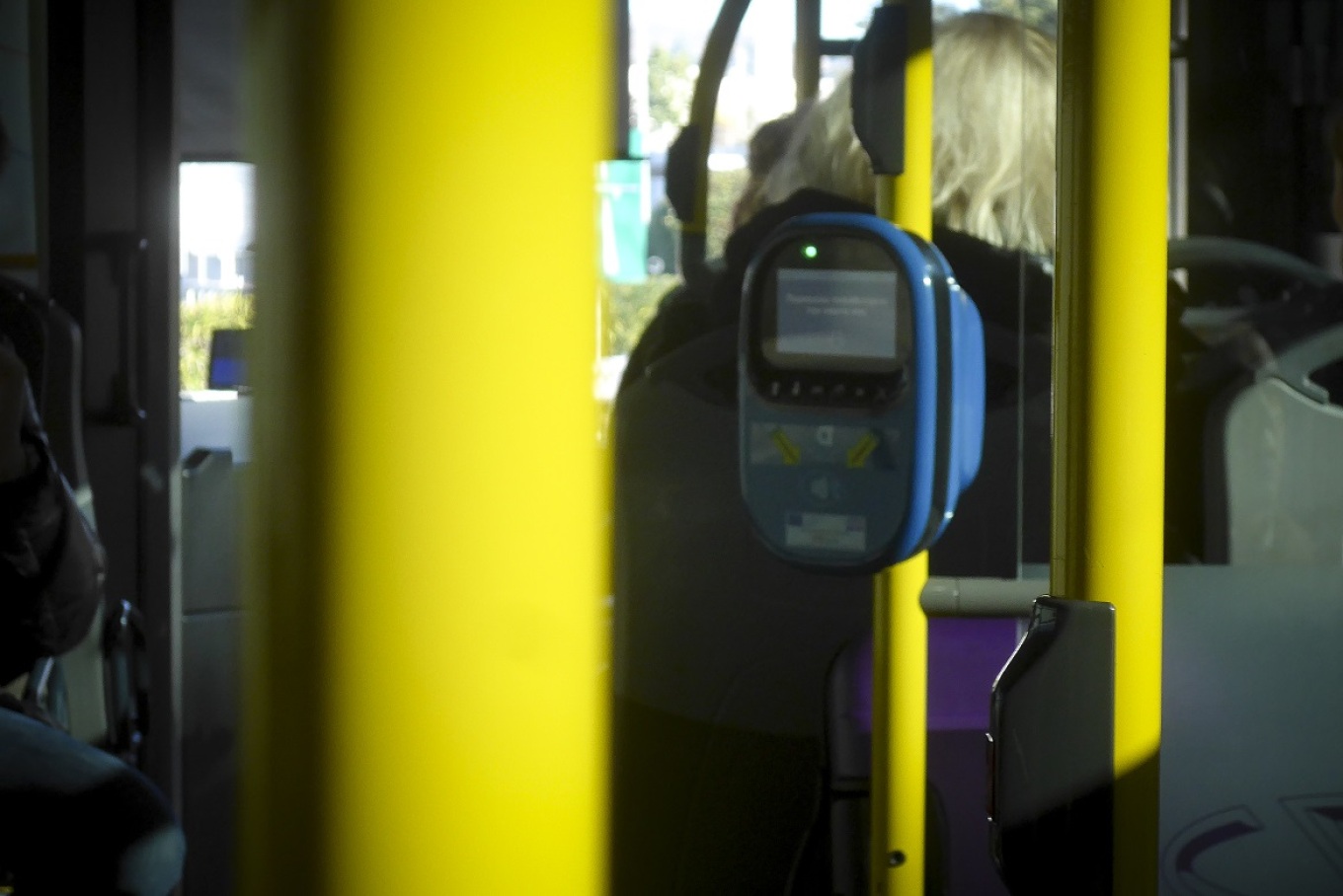 مدفوعات البطاقة على حافلات المطار السريعة و حتى نهاية العام على عربات الترولي و مترو الأنفاق و الترام