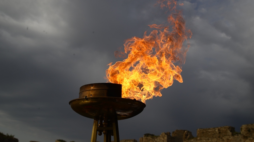 بيرايوس ترحب بالشعلة الأولمبية