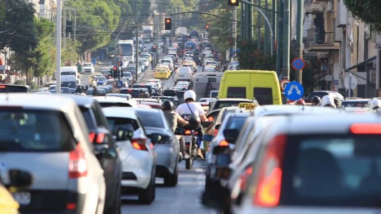 حركة المرور: اختناقات مرورية في أثينا كورينثو و كيفيسوس و سيجرو - تأخيرات أيضًا في أتيكي أودوس