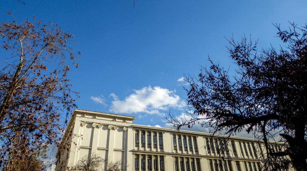 طقس اليوم السبت صافياً مع وجود بعض السحب و الامطار في بعض المناطق