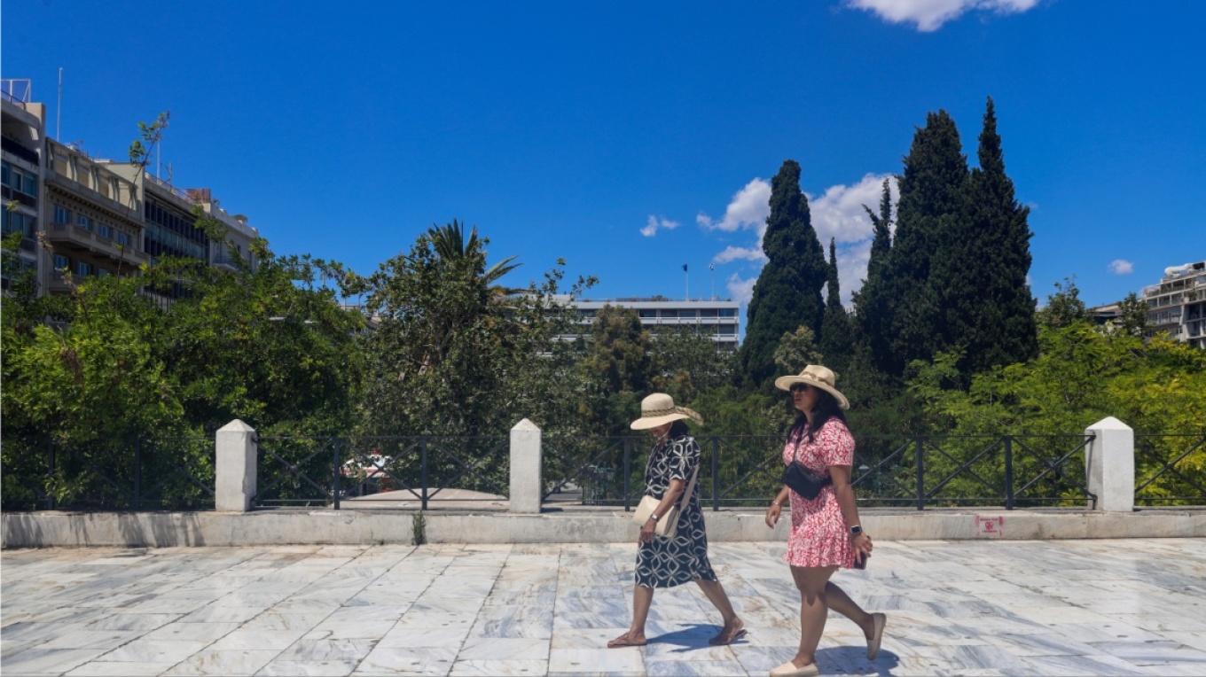 اعتدال في درجات الحراره و طقس صافي عموماً يوم الإثنين