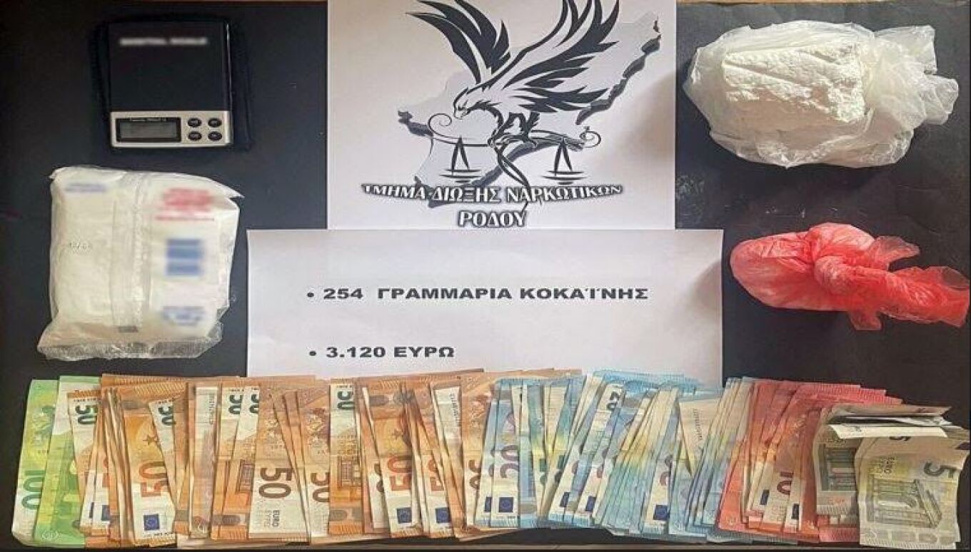 رودس: القبض علي شخص كان يخفي كوكايين و دخل غير قانوني في مسكنه