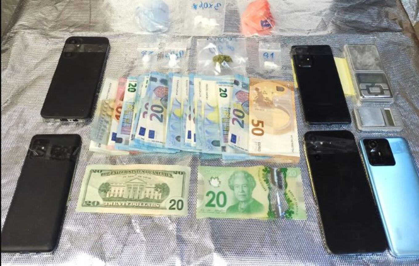 تم تفكيك عصابة تتاجر بالكوكايين و الحشيش في أثينا