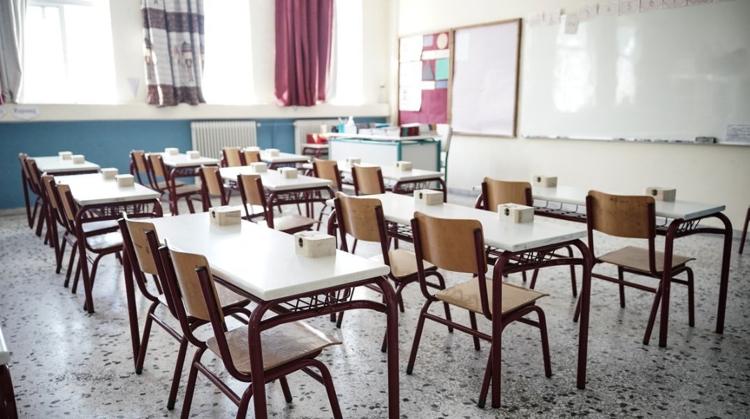 الشرطه: رسائل بريد إلكتروني تهديدية بشأن قنابل في المدارس الابتدائية في أتيكا