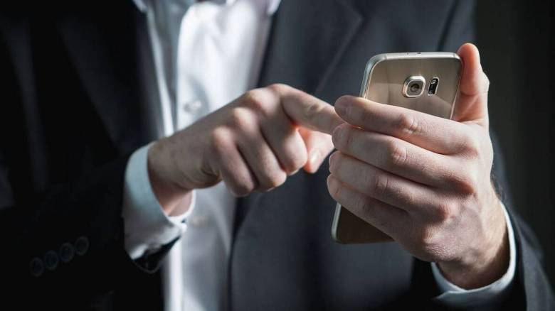 هيراكليون: رجل يبلغ من العمر ٥٨ عامًا يخسر ٤٥ ألف يورو من خلال الاحتيال عبر الإنترنت