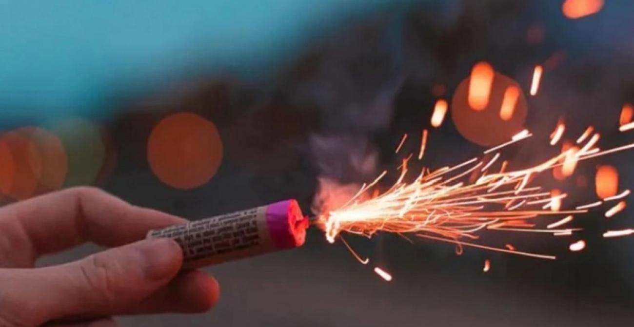 كريت: صبي يبلغ من العمر ١٤ عامًا يرقد في المستشفى بعد أن انفجرت مفرقعات نارية في يده