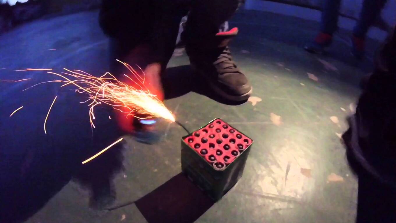 القبض على قاصرين لحيازتهم مئات المفرقعات النارية في كوروبي