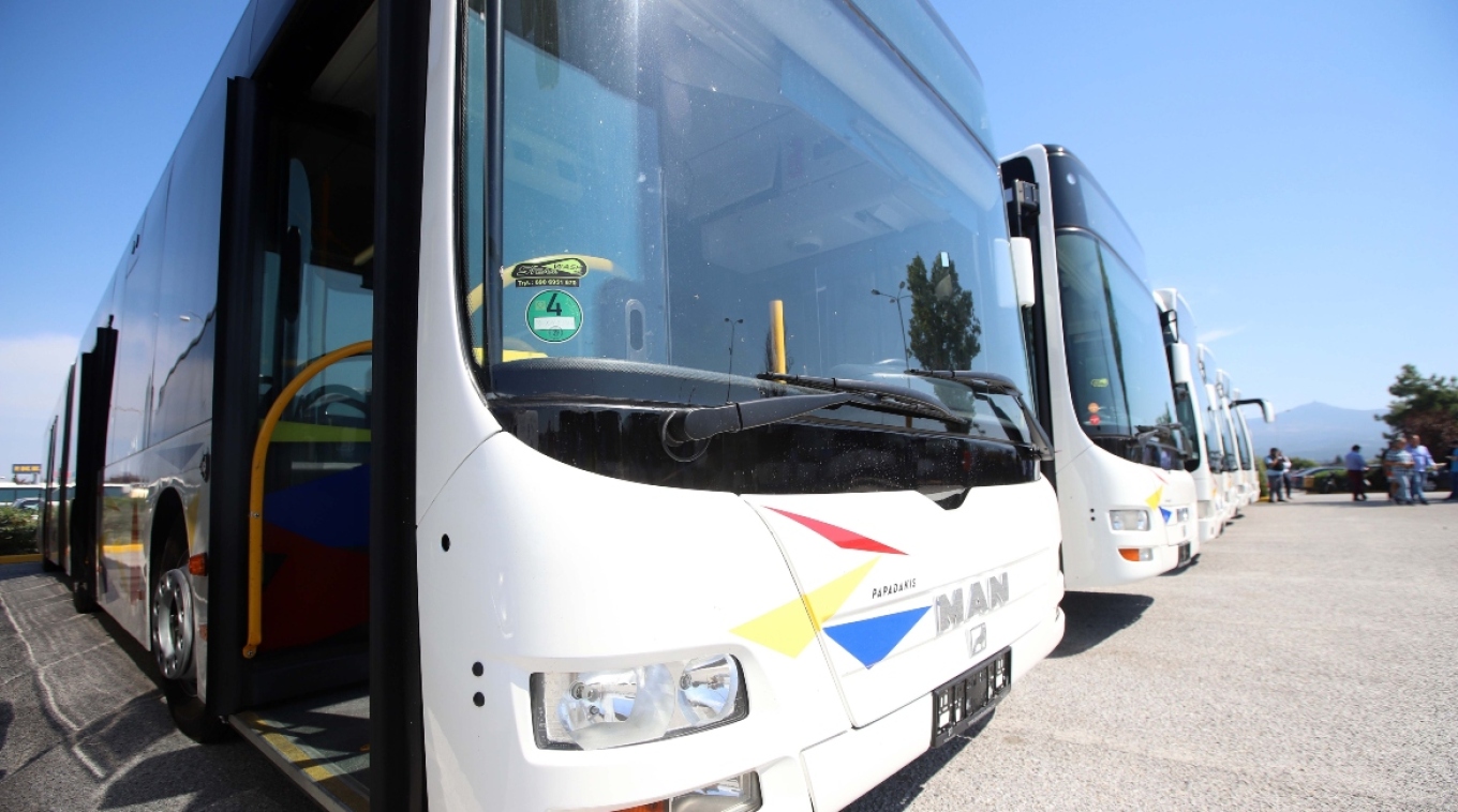 سالونيكي: الحكم على سائق لإصابة امرأة تبلغ من العمر ٩٤ عامًا - أغلق باب الحافلة قبل أن تتمكن من الركوب