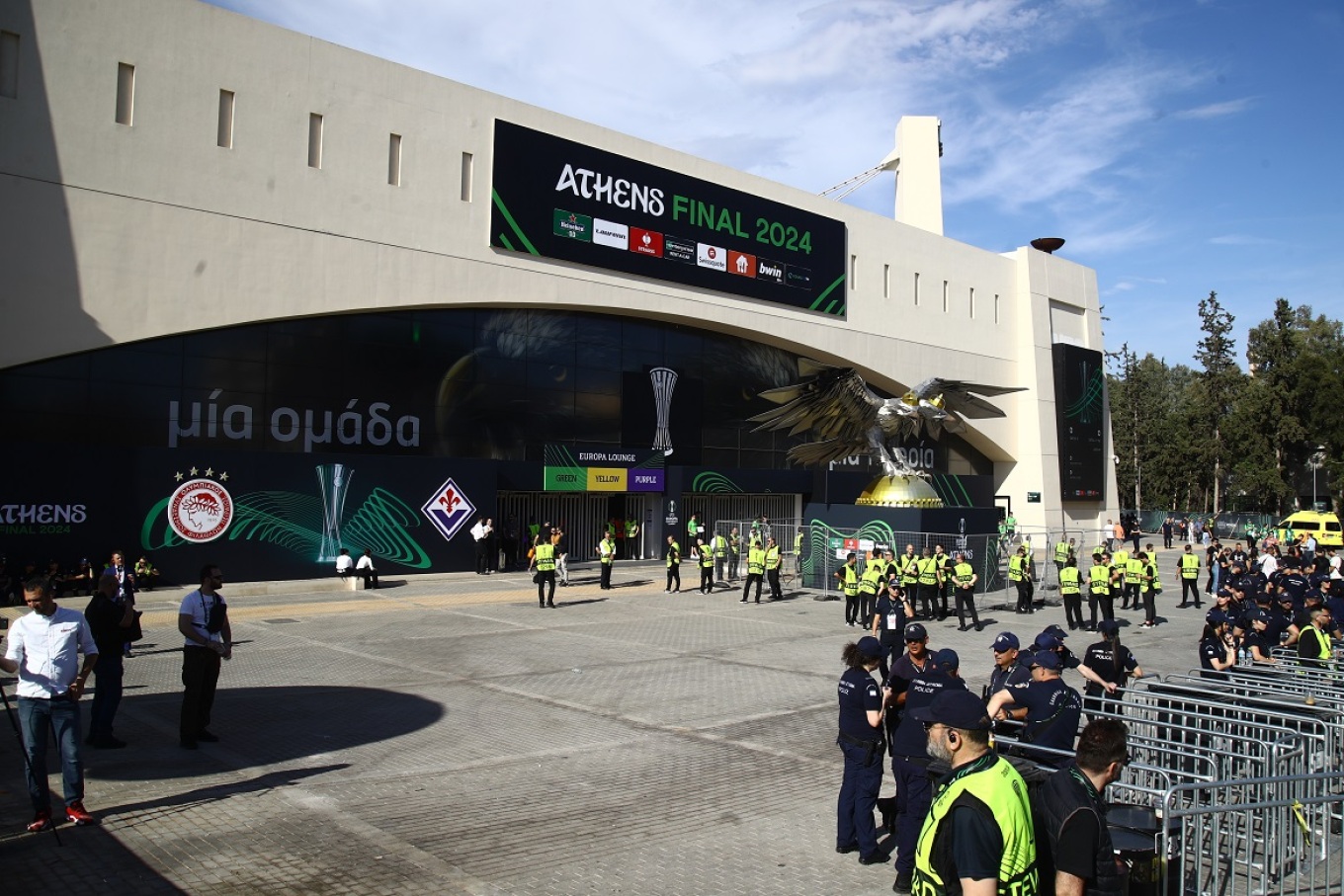 نيا فيلادلفيا: تم إحضار شخص يحمل سكينًا بالقرب من OPAP Arena