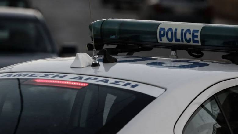 ألكسندروبولي: ألقي القبض على رجل بتهمة المخدرات و الأسلحة - لقد حول منزله إلى ترسانة أسلحة