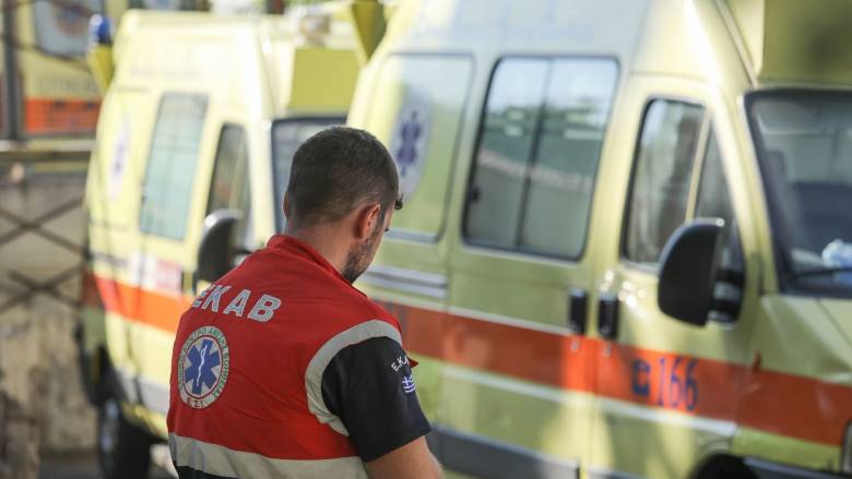 العثور على سائح ميتا على الطريق في جزيرة كريت - تشريح الجثة لمعرفة سبب وفاته