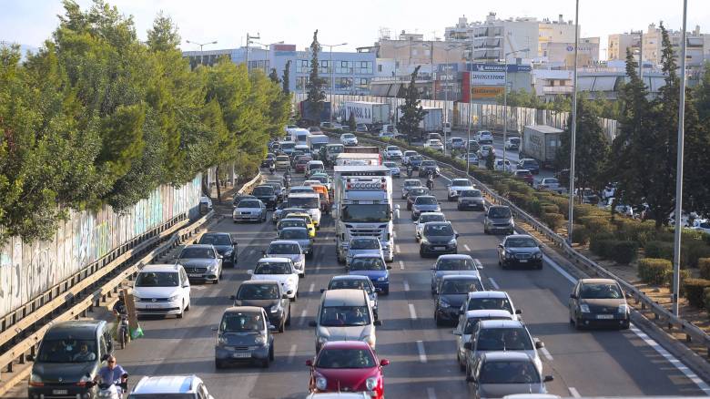 ازدحام مروري في كيفيسوس بسبب حافلة متوقفة