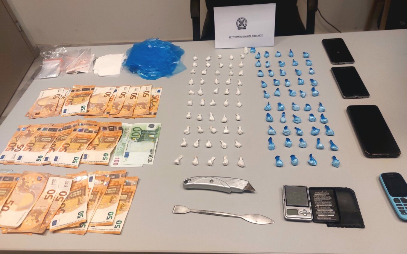 خانيا: القبض على رجل يبلغ من العمر ٤٧ عامًا بتهمة حيازة مخدرات