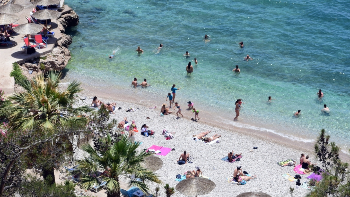 الطقس: ارتفاع طفيف على درجات الحرارة مع ظهور سحب متفرقة في بعض المناطق