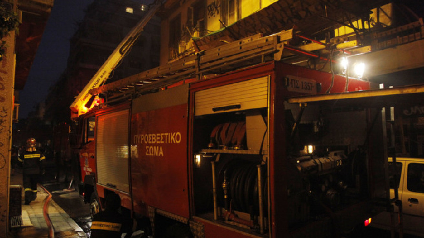 حريق في شقة في فوكيونوس نيغري في منطقه كيبسيلي - إطلاق سراح اثنين من المستأجرين