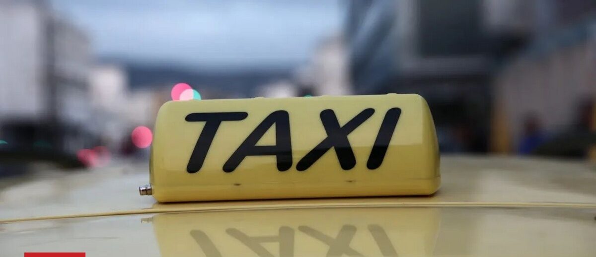 شكوى من سياح: سائق سيارة أجرة ضربهم و طالبهم بـ ١٠٠ يورو مقابل بيرايوس - سيدغما