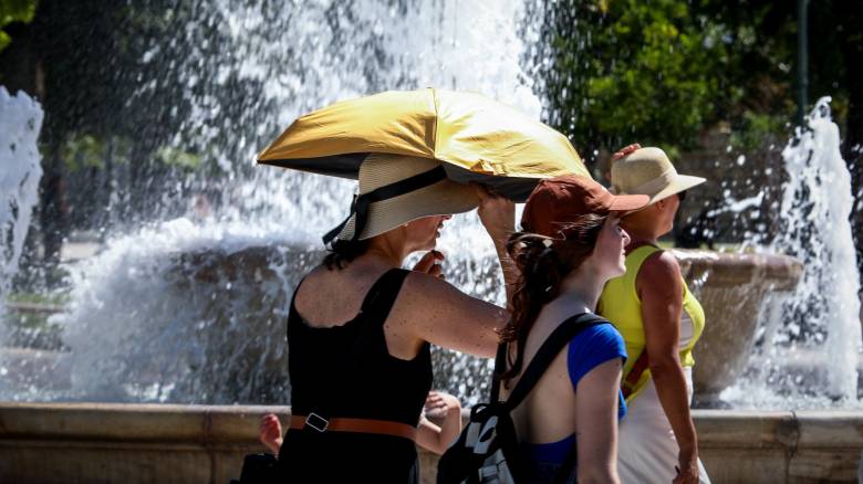 طقس معتدل و رياح قويه حيث انخفاض درجات الحراره الي ٣٧ درجة اليوم الأربعاء