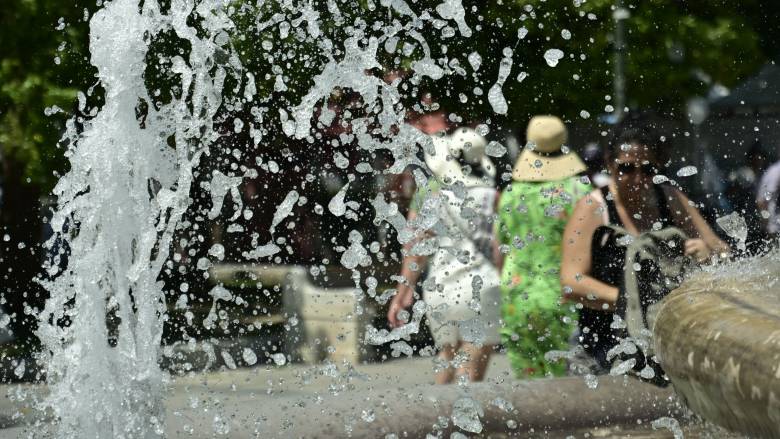 الطقس: تبقى درجات الحرارة مرتفعة جداً لتصل إلى ٤١ درجة