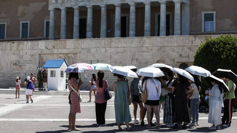 الطقس: الموجة الحارة تبلغ ذروتها و الحرارة تصل إلى ٤٣ درجة